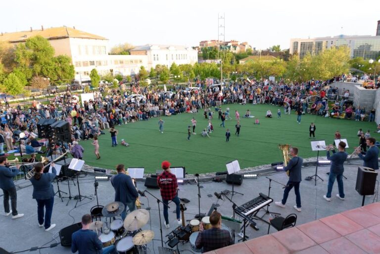 В Астрахани экстренно переносится концерт «Музыка на траве»