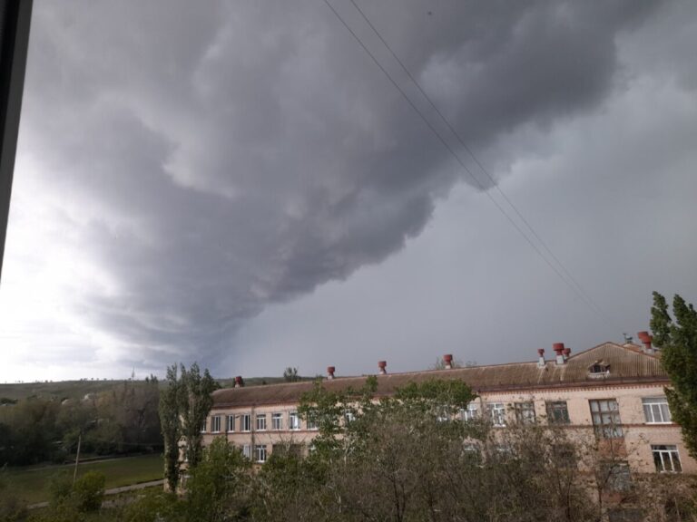 Жителей Волгоградской области снова предупреждает о надвигающемся шторме