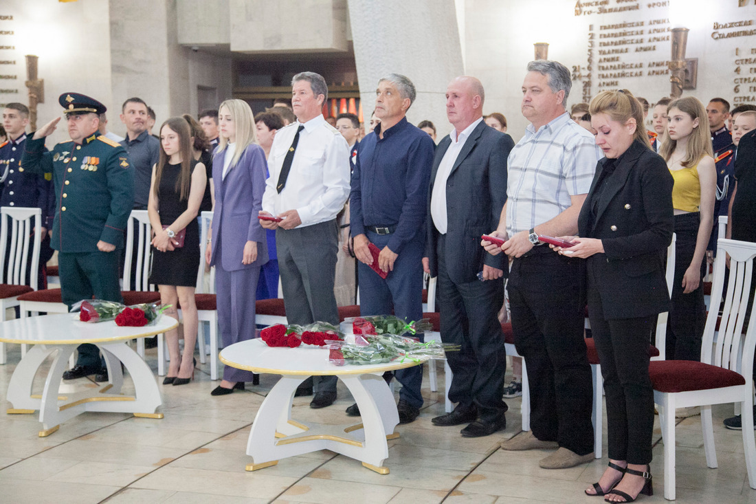 В Волгограде родственникам семерых погибших военнослужащих передали ордена Мужества