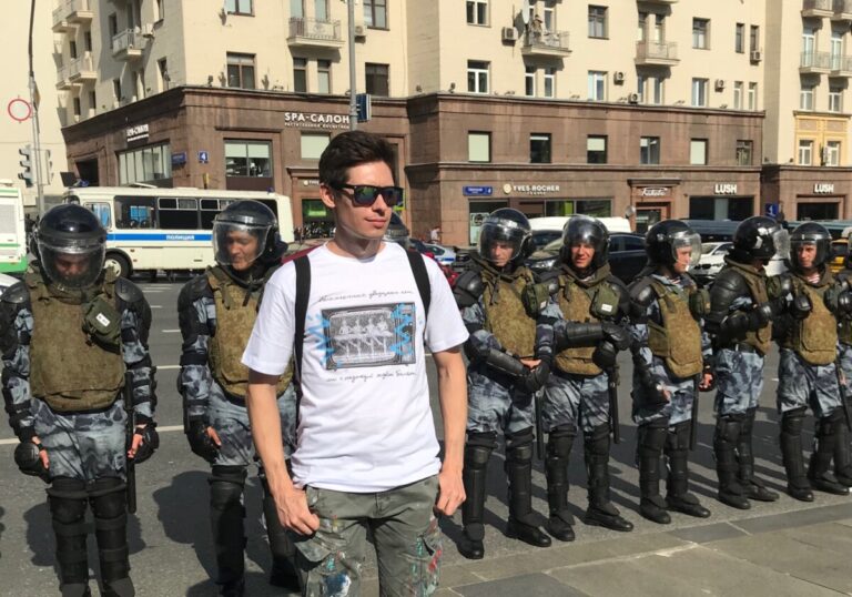 Скандального художника из Волгограда вновь подозревают в дискредитации армии