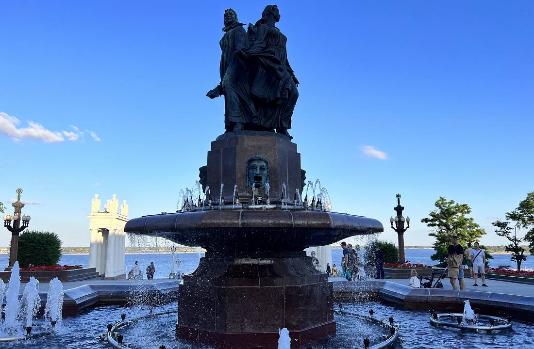 В Волгограде заработали городские фонтаны