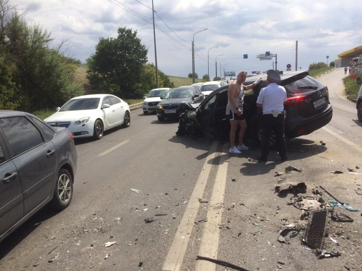 В центре Волгограда в столкновении четырех авто погиб мужчина