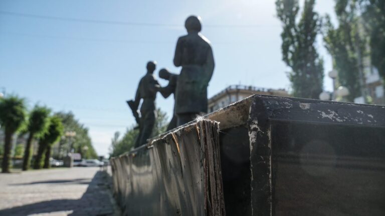 Рабочие приступили к заключительному этапу реставрации памятника комсомольцам-защитникам Сталинграда