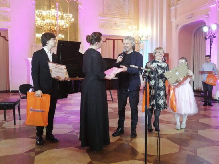 Волгоградская филармония наградила специальными призами молодых российских вокалистов