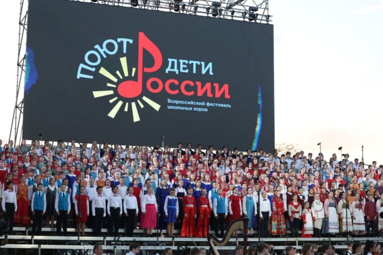 В Астрахани завершился Всероссийский фестиваль школьных хоров «Поют дети России»