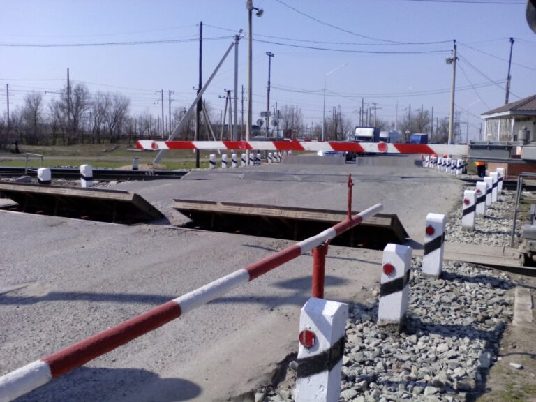 Движение на железнодорожном переезде в Кировском районе Волгограда будет ограничено на четыре дня