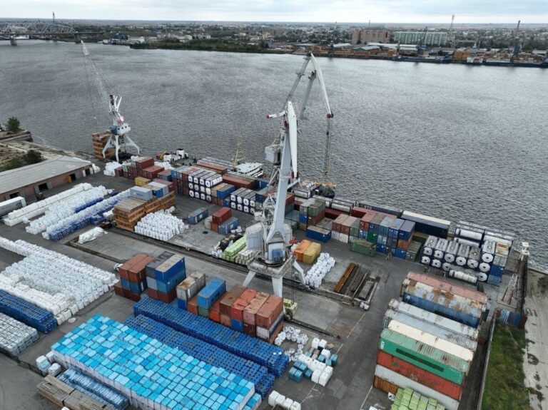 Грузооборот астраханских портов в январе-октябре 2023 года увеличился на 52%