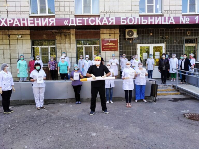 Отправили домой: Детская поликлиника в Кировском районе отказалась принимать больного ребенка