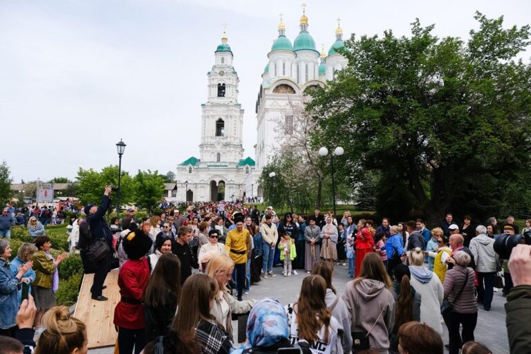 В Астраханском кремле празднуют Светлый праздник Пасхи