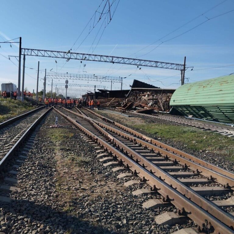 Пресс-служба Приволжской железной дороги предоставила официальную причину схода грузовых вагонов с путей на станции Котлубань