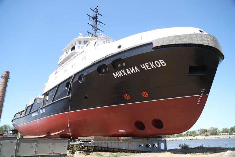 В Астрахани спустили на воду 57-метровое судно «Михаил Чеков»