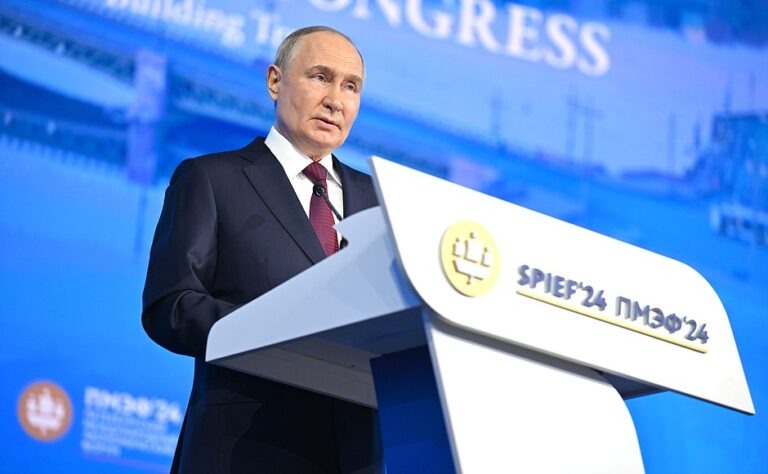 Путин пообещал индексацию пенсий работающим пенсионерам с 2025 года