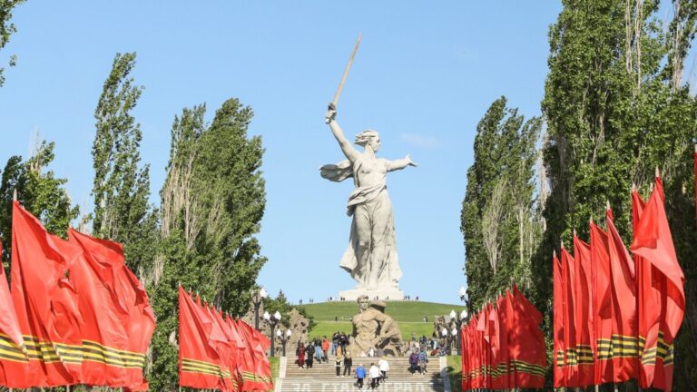 Волгоград присоединится к патриотическому автопробегу «Города-герои – города героев» в честь 80-летия Великой Победы