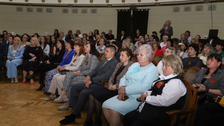 В Волгограде чествовали медицинских сестер и фельдшеров в их профессиональный праздник