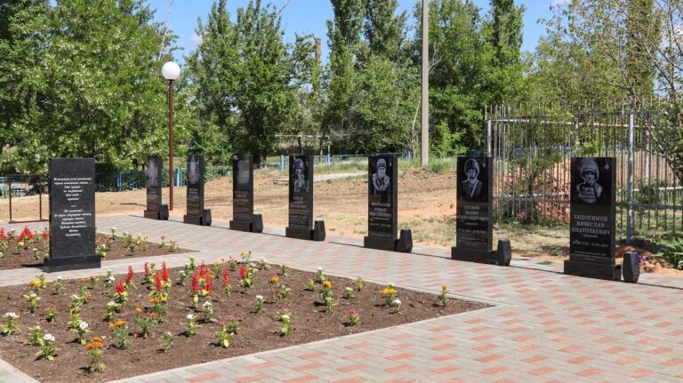 Новый мемориал увековечил память защитников Отечества