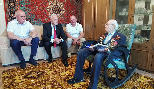 Волгоградский ветеран Павел Андреев отмечает 102-летие: жизненный путь героя