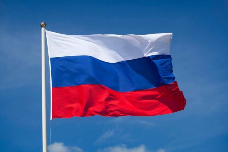 Астраханцев поздравили с Днем Государственного флага России