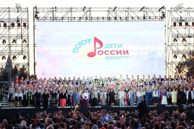 В Астраханском кремле проходит финал Всероссийского фестиваля «Поют дети России»