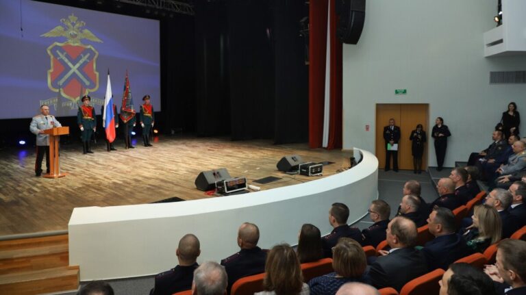 Сотрудники полиции Волгограда получили поздравления и награды в День работника органов внутренних дел