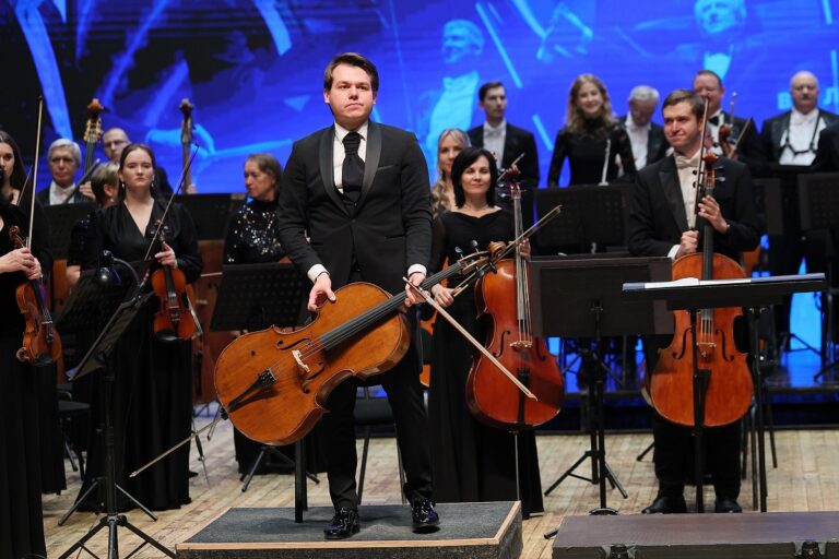 Выступление известного виолончелиста в Волгоградской филармонии завершилось овациями