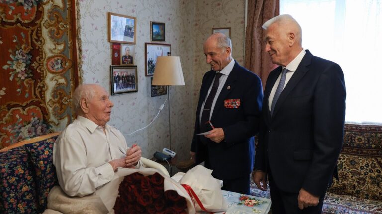 Ветеран ВОВ Виктор Шестель отметил 100-летний юбилей