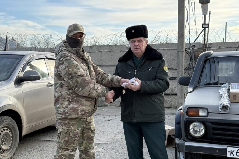 Таможенники передали 7 конфискованных машин на нужды СВО