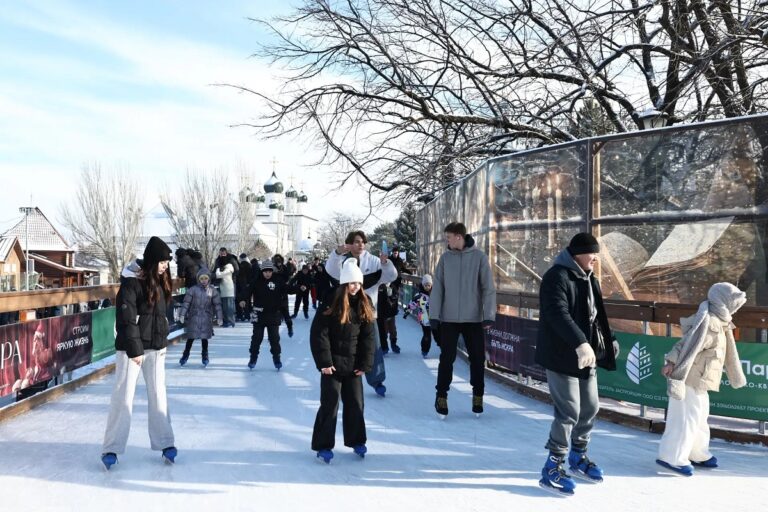 Рекордное число астраханцев посетило каток в Кремле