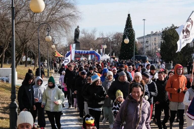 1500 астраханцев приняли участие в новогодней пробежке