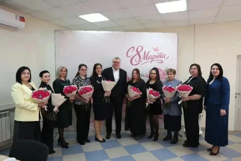 В Астрахани матерей и жен участников СВО поздравили с праздником