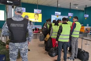 Волгоградские приставы отправили на родину 30 иностранных граждан