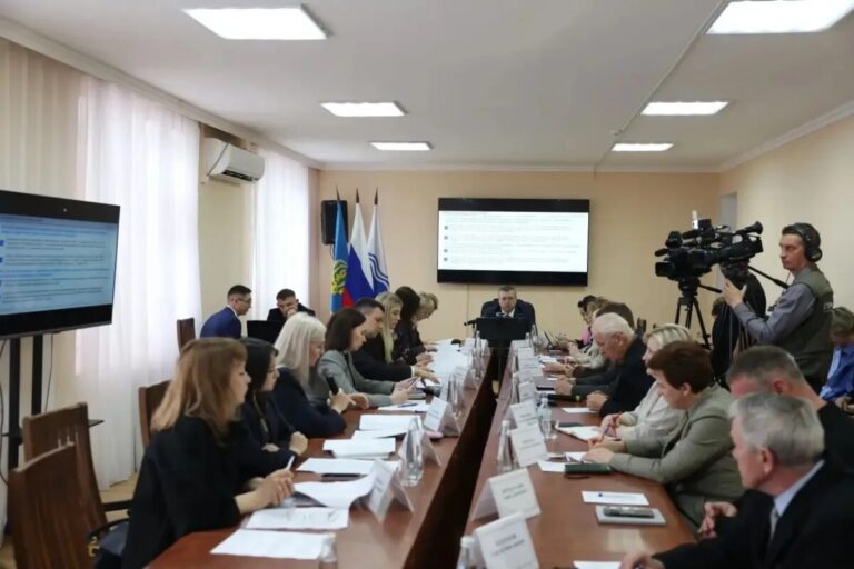 В Астраханской области обсудили меры поддержки участников СВО