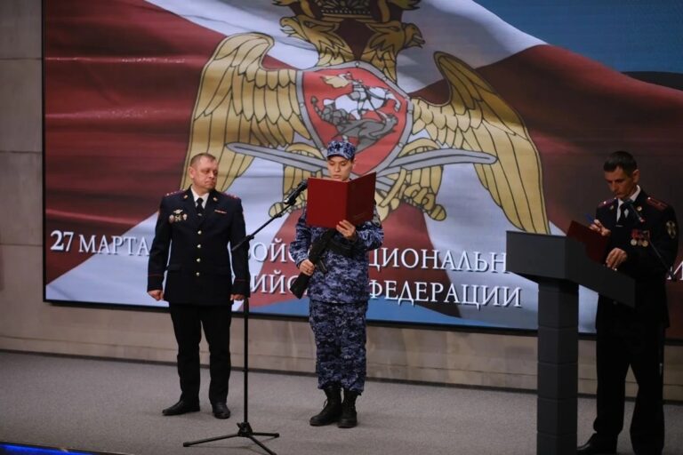 В Волгограде наградили отличившихся росгвардейцев