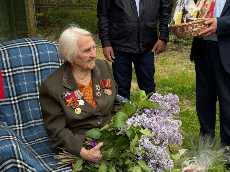 В Астраханской области поздравили 102-летнюю участницу ВОВ