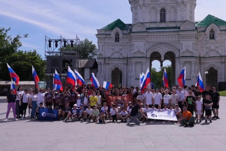 В Астраханском кремле прошёл патриотический забег в честь Дня России