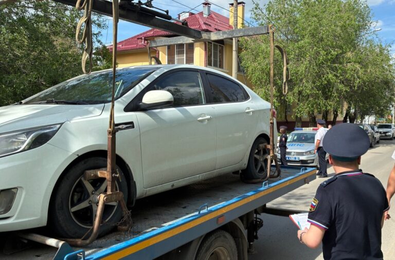 Автомобиль виновника в гибели волжанина уйдет с молотка: судебные приставы ищут способ компенсировать моральный ущерб родственникам
