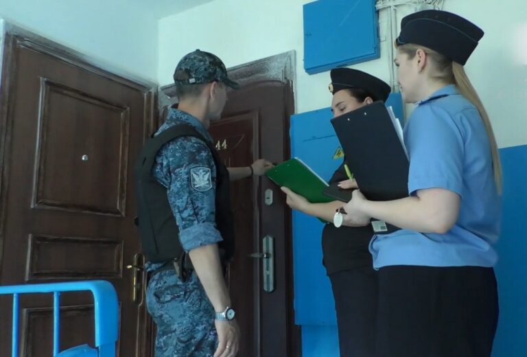 В Камышине судебные приставы взыскали с должников за коммунальные услуги более 70000 рублей